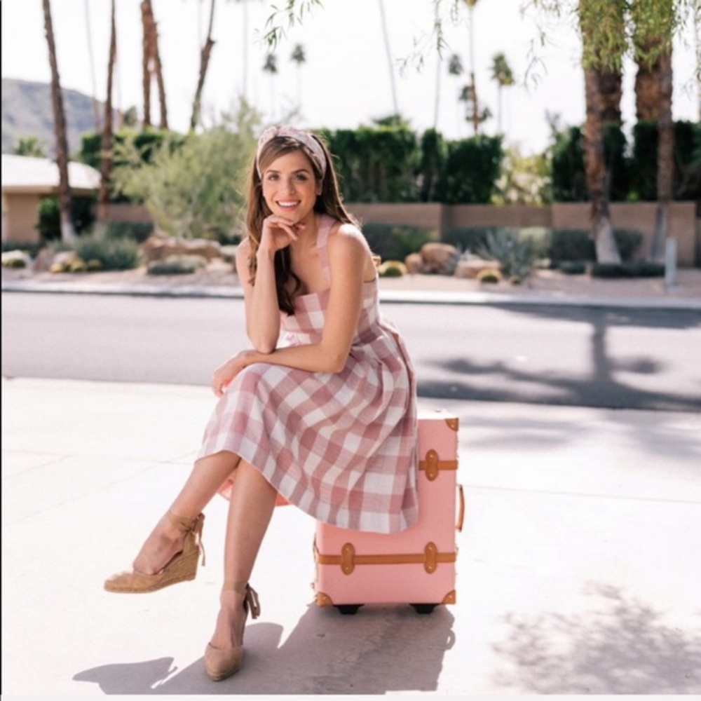 Gal Meets Glam Polly